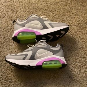 These cute and comfy Nike 200’s